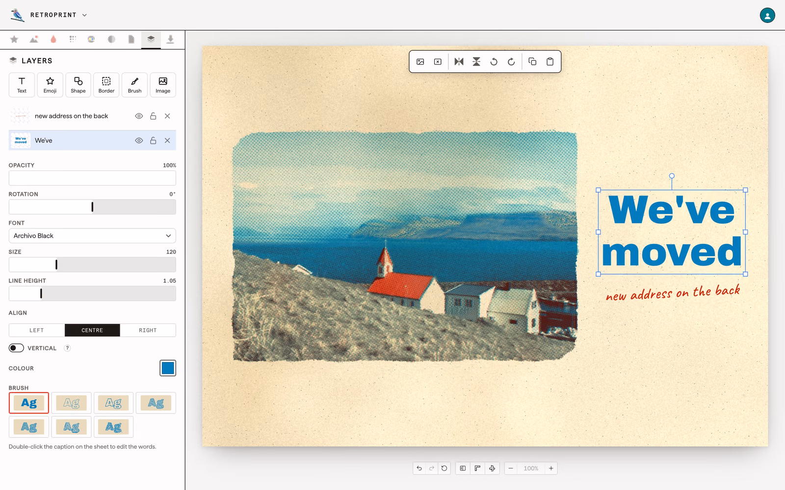 RETROPRINT 工作室:“图层”面板,明信片上是一座红屋顶的房子,写着“We've moved”,这行标题正被选中